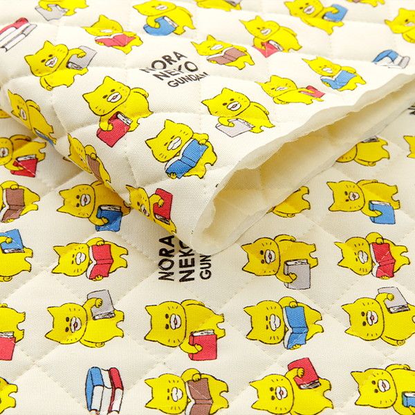 【ノラネコぐんだん】オックスキルト生地50cmカットクロス（ノラネコどくしょ/クリームいろ）